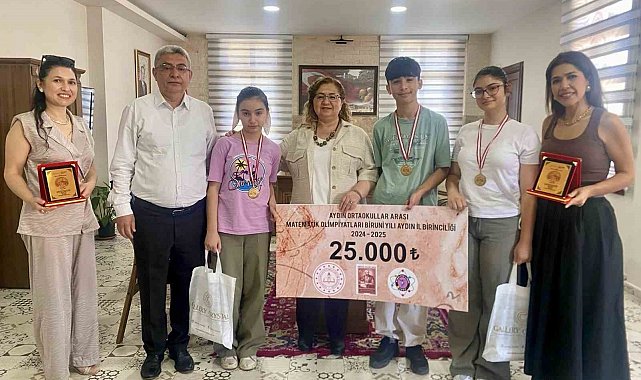 Kaymakam Doğru, il birincisi olan öğrencileri ödüllendirdi