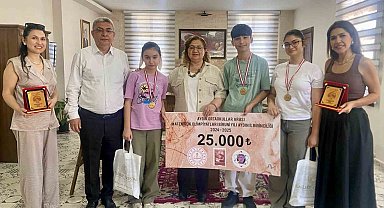 Kaymakam Doğru, il birincisi olan öğrencileri ödüllendirdi