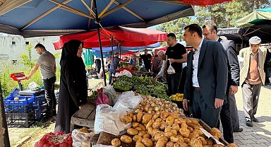 Kaymakam Genç, pazar yerinde vatandaşlarla bayramlaştı