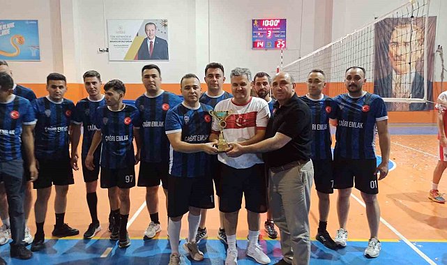 Kaymakamlık Voleybol Turnuvası'nın Şampiyonu Zanbak Tarım oldu