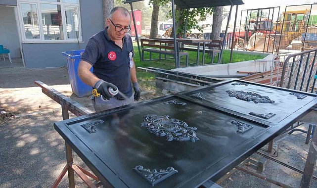 Kaynakhane atölyesi, cami ve mezarlıkların demir işlerini üstleniyor