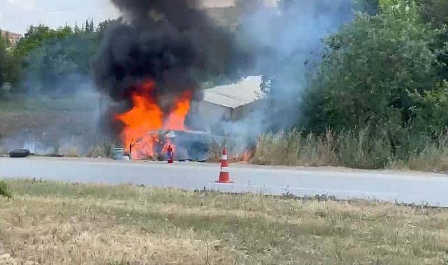 Kazaya karışan midibüs, kazadan 1 saat sonra yandı