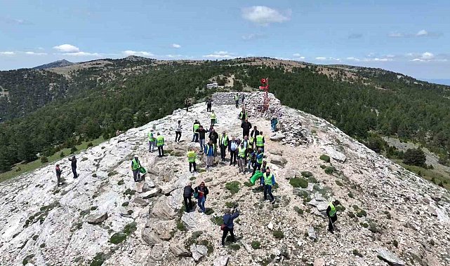 Kazdağları zirvesinde çevre temizliği