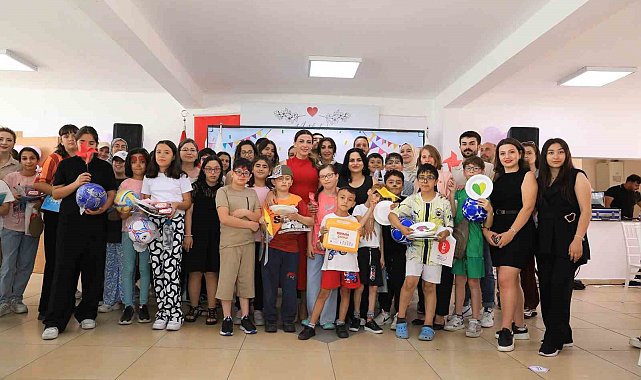 Keçiören Belediyesi'nden engelli çocuklara karne hediyesi