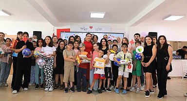 Keçiören Belediyesi'nden engelli çocuklara karne hediyesi