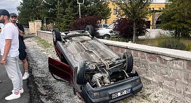 Kediye çarpmamak için manevra yapınca aracı takla attı