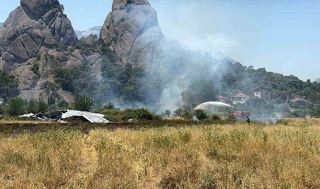 Kemer'de çalılık alanda yangın