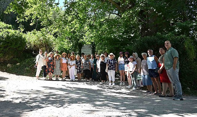 Kemer'de "mor turizm" başladı