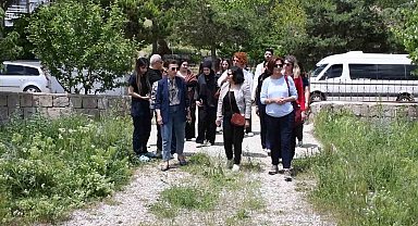 Kendi imkânlarıyla oluşturduğu müzede, Hitit döneminden günümüze kadar eserler bulunuyor