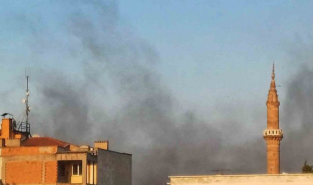 Kentin zirve noktasından yükselen kara dumanlar panikletti