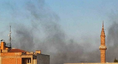 Kentin zirve noktasından yükselen kara dumanlar panikletti