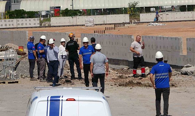 Kepçe, ana hattı patlattı: Çok sayıda ekip sevk edildi