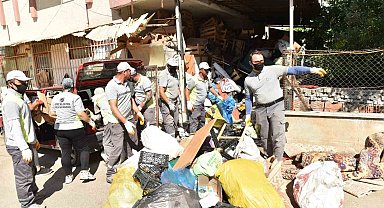 Kepez'de çöp apartman operasyonunda 20 kamyon çöp tahliye edildi