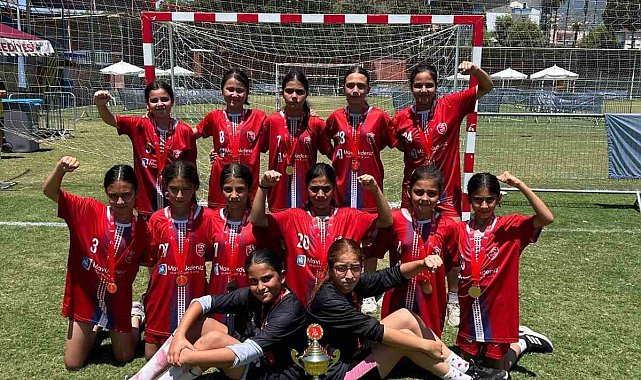 Kepezli minik hentbolcular şampiyon oldu