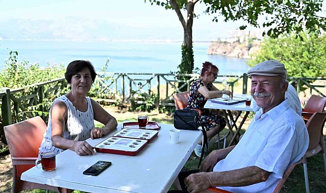 Kıdemli kent sakinleri mangalada kapıştı