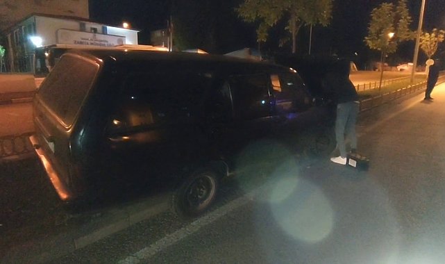 Kıontrolden çıkan otomobil refüje çıktı