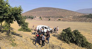 Kırıkhan'da tarlaya uçan kamyonetteki 2 kişi yaralandı