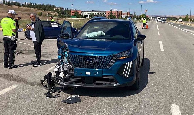 Kırıkkale'de iki otomobil çarpıştı: 2 yaralı