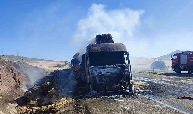 Kırıkkale'de saman balyası yüklü tır yandı