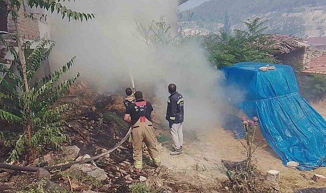 Kırkağaç'taki orman yangınına müdahale sürüyor: Bir mahalle tedbir amaçlı tahliye edildi