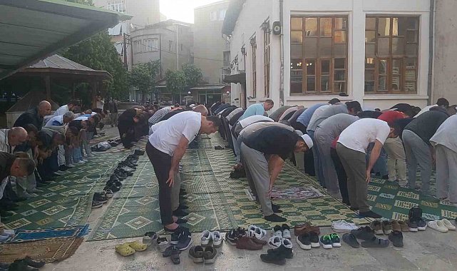 Kırklareli'nde bayram namazı coşkuyla eda edildi