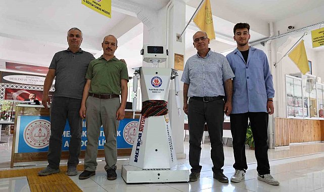 Kırşehirli öğrencilerden mihmandar robot: 'AhiBot' okula gelenleri karşılıyor