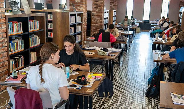 Kitaphane'de sınav yoğunluğu