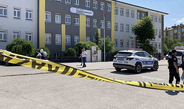 Konya'da bir öğretmen okulda uğradığı silahlı saldırıda hayatını kaybetti