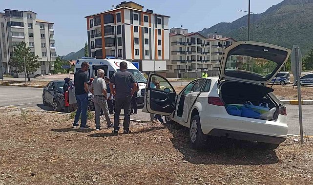 Konya'da iki otomobil çarpıştı: 5 yaralı