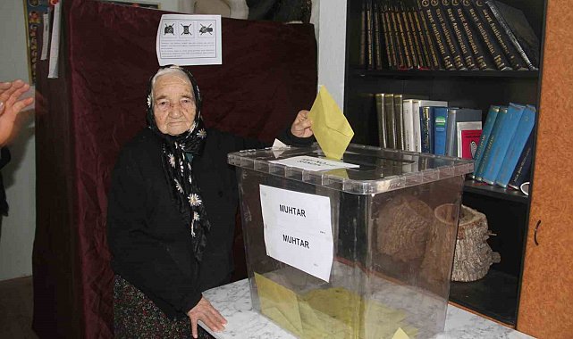 Konya'da mahalle sakinleri muhtarlarını seçmek için sandık başına gitti