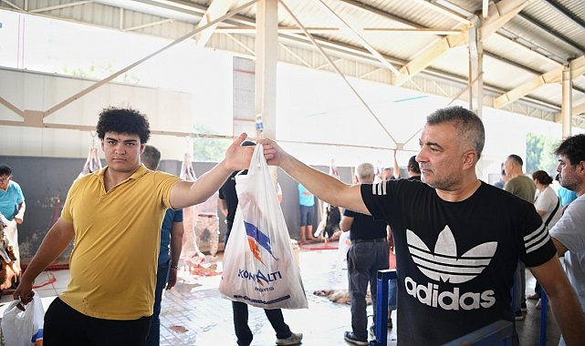 Konyaaltı'nda ücretsiz kurban kesim hizmeti sunuldu