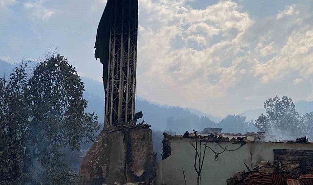 Köprücek Köyü Camii için için yanıyor