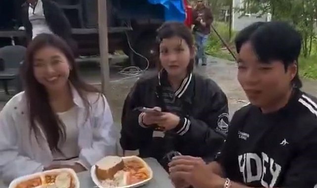 Koreli turistlere şok: Hem yemeğe davet ettiler hem de paralarını aldılar