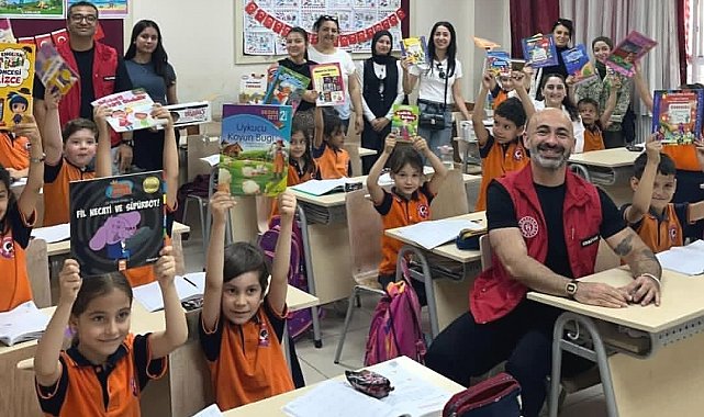 Köşk MYO öğrencileri 100. Yıl Atatürk İlkokulu'na kitap bağışında bulundu