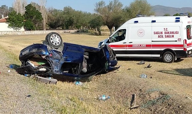 Kulu'da yaşlı sürücü virajı alamayınca takla attı: 2 yaralı