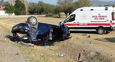 Kulu'da yaşlı sürücü virajı alamayınca takla attı: 2 yaralı