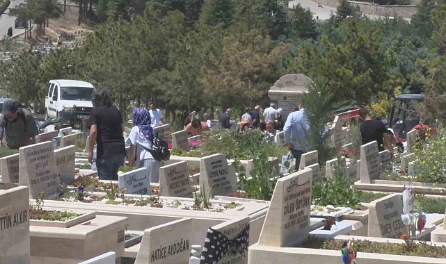 Kurban Bayramı arefesinde mezarlıklar ziyaret edildi