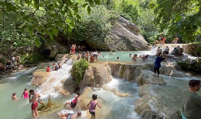 Kurban Bayramı'nda Gürleyik Şelalesi'ne ziyaretçi akını