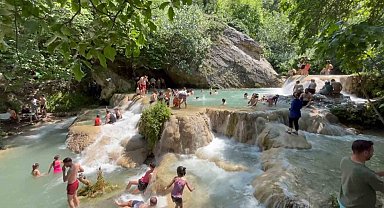 Kurban Bayramı'nda Gürleyik Şelalesi'ne ziyaretçi akını