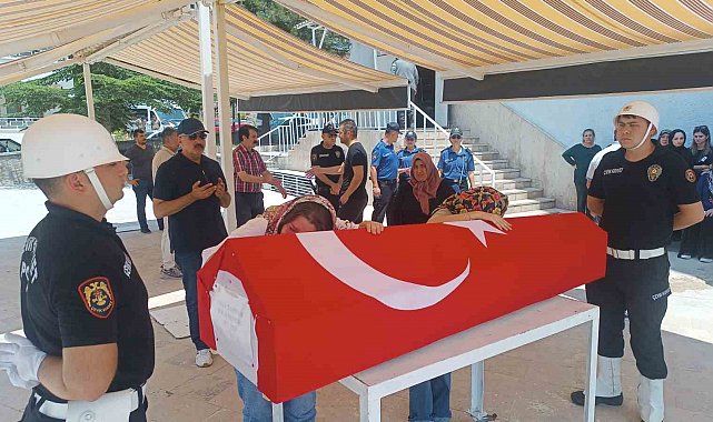 Kurban keserken kalp krizi geçiren polis memuru hayatını kaybetti