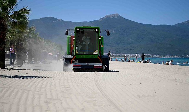 Kuşadası plajlarına son model kum temizleme aracı