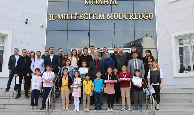 Kütahya'da akıl ve zeka oyunları turnuvası ödül töreni