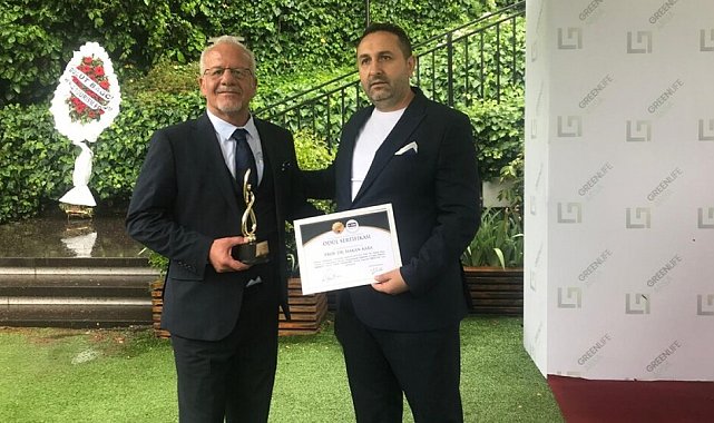 Kütahya'da Prof. Dr. Hakan Kara'ya "Akademik Altın Kalem" ödülü