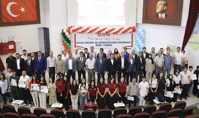 Kütahya'da "Bir Bilenle Bilge Nesil" yarışmasının ödülleri sahiplerini buldu