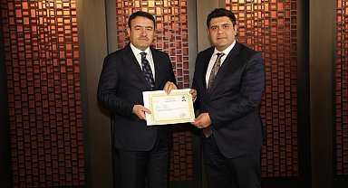 Kütahya'da tayin olan mülki idare amirleri onuruna veda yemeği