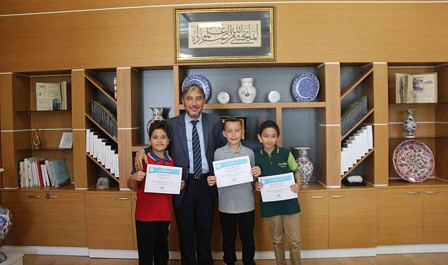 Kütahya'da yarışmalarda dereceye giren öğrencilere belge ve ödülleri verildi