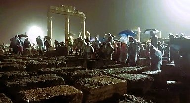 Laodikya'dan, Kızıl Ordu Korosunun şarkıları değil 'yuh' sesleri yükseldi