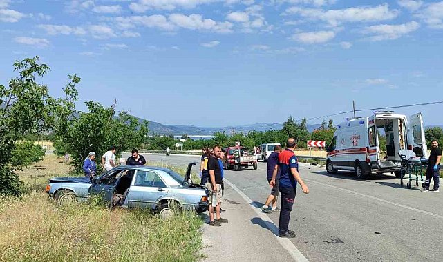 Lastiği patlayan otomobil yoldan çıktı: 1 yaralı
