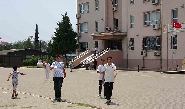 LGS'de oturumlar tamamlandı, babalar çifte heyecan yaşadı