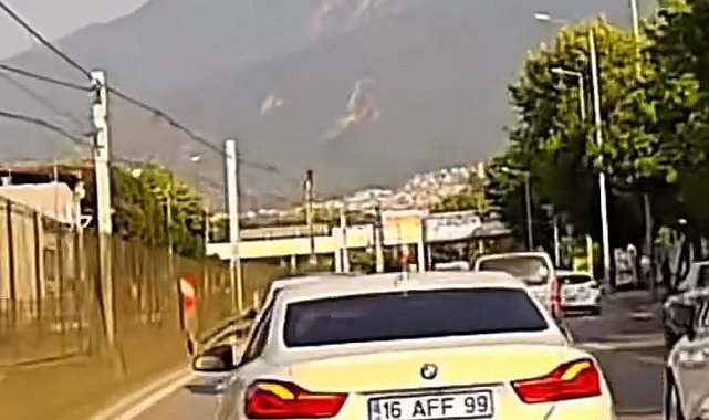 Makas atan sürücü kameraya yakalandı